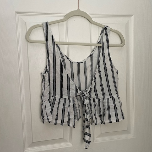 Black and white stripe flowy top - Picture 2 of 2